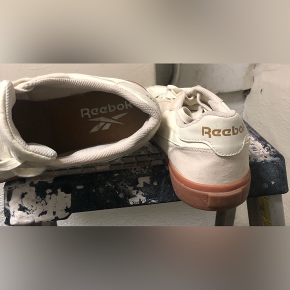 White/Crème & Gold lettering Reeboks, men’s size 10 - Picture 6 of 8